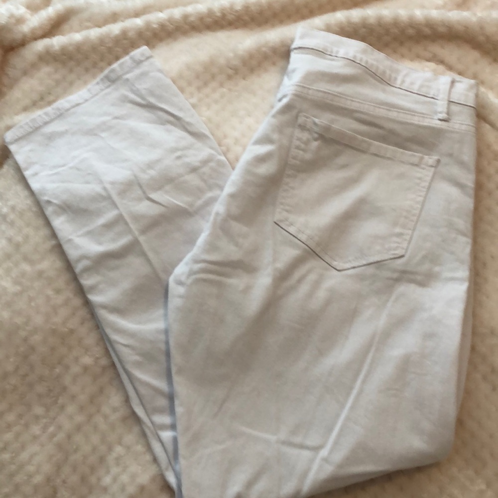 W 62 White Jeans